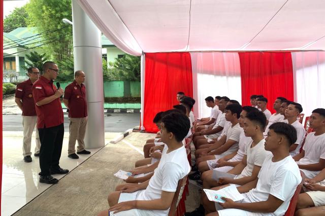 Tinjau Lokasi Tes SKB di RS R.W. Mongisidi, Kakanwil Beri Pesan Motivasi Kepada Para Peserta